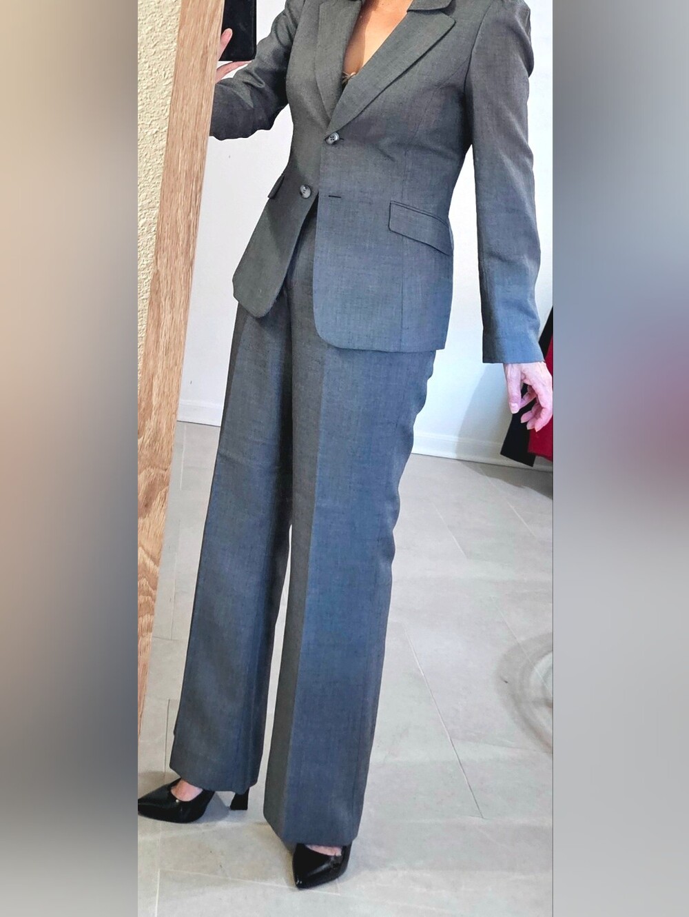 Tahari Gray Women’s Tailored Pant Suit